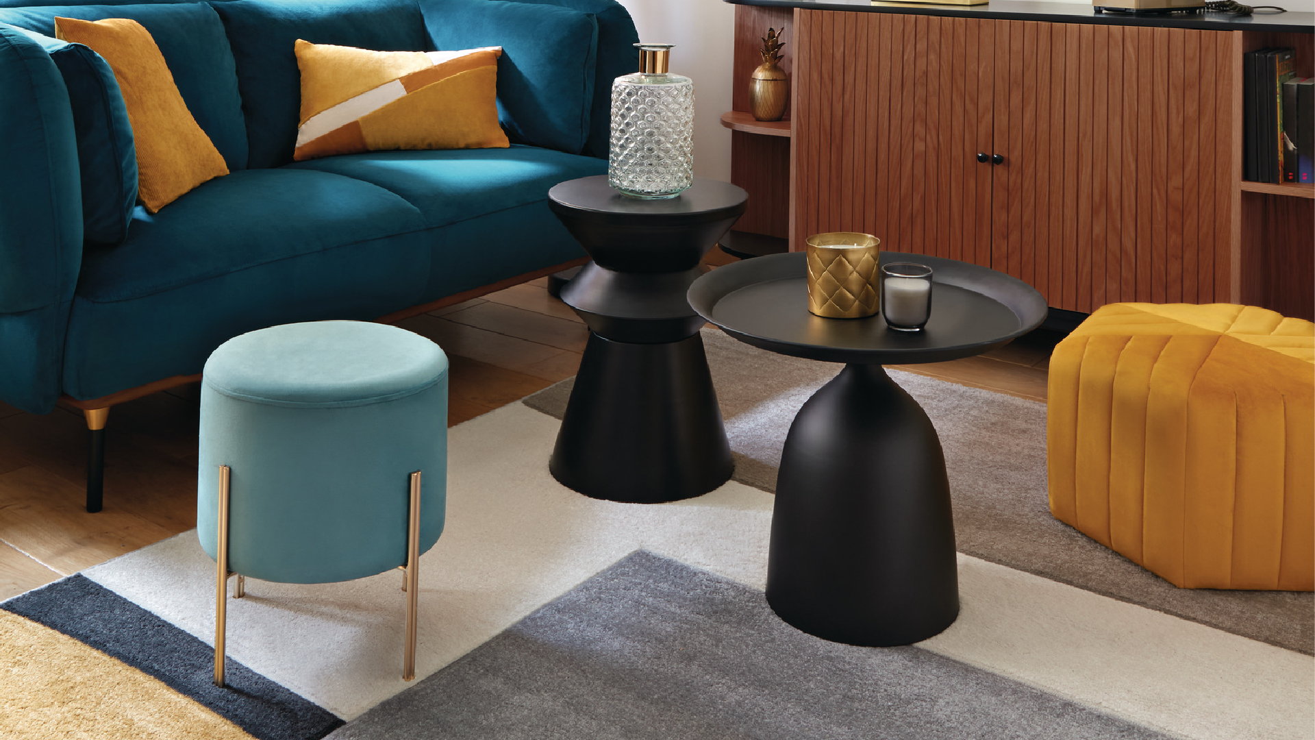 /on/demandware.static/-/Sites-homa-storefront-es/default/dw24e540dc/Mobiliário-Puffs e banquetas copy_20240124 textos SEO páginas categorias.jpg